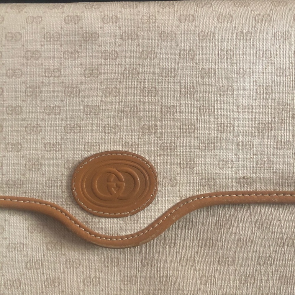 Gucci Beige Monogram Canvas Clutch with Tan Leather Trim - Picture 4 of 16